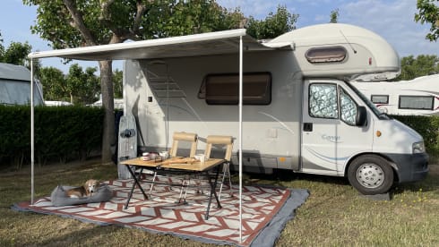 De Comfort Cruiser – Your Own Home on Wheels! Luxurious, Spacious and Reliable Hymer Alcove Camper