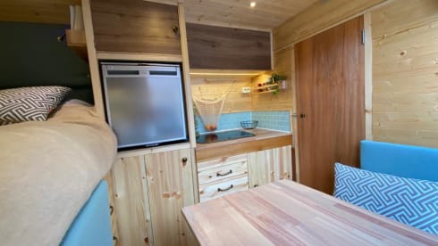 Surf Camper – Off Grid Camperbus Fiat Ducato L2H2 (for hot and cold days)