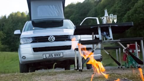 Silver VW Camper – Luxury VW Camper Lake Windermere
