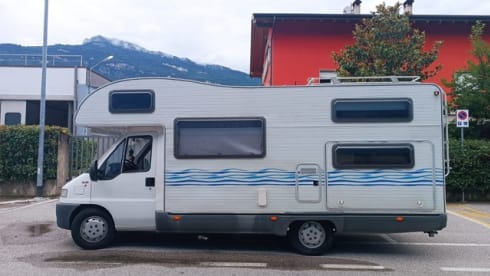 Noleggio Camper 7 Posti - Spazioso e Confortevole!