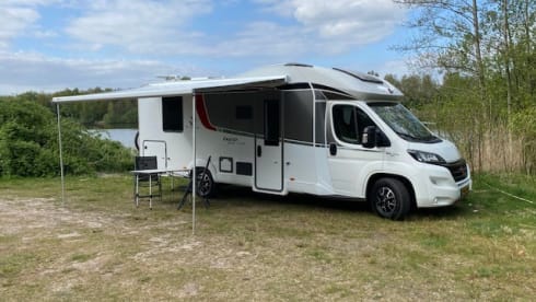 Luxurious & beautiful Bürstner 4 persons from 2019 ZGAN