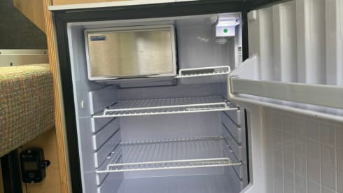 Bennie Benz – 2p Mercedes-Benz campervan uit 2003