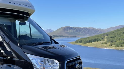 Clan Calder Motorhome – Luxury 4 berth Autotrail Automatic