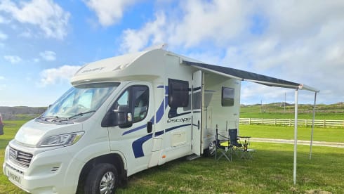 Hamish – Hamish – Accogliente e moderno camper a 4 posti letto situato a St Andrews, in Scozia.