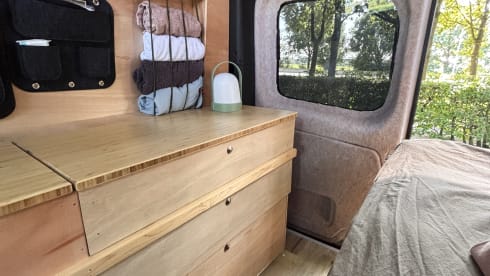 Blue – 2p Renault campervan uit 2008