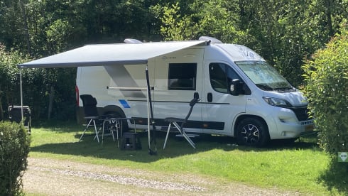 Sunliving – Sunliving Bus camper with bus biker 