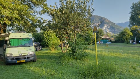 De Groene Draeck – Comfortable and powerful bus for 2 persons
