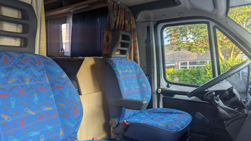 Dacha op wielen – 4p Eura Mobil alcove from 2000