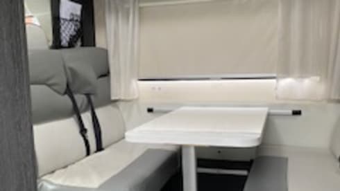 Zefiro Lux – Roller Team 6 berth family motorhome
