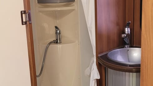 4p Renault semi-integrated from 2016