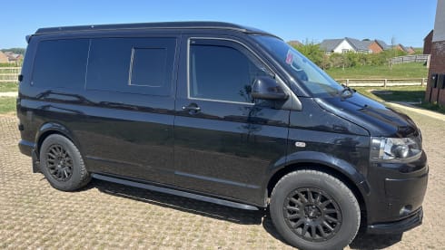 Camper – 4 berth Volkswagen transporter camper van with poptop 