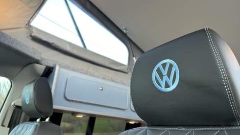 Sunny – 2021 Volkswagen T6.1 Transporter CamperKing Luxury Offgrid Camper (4 Berth)