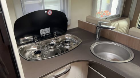 De Vroem Vroem Camper – 4p Bürstner Lyseo Futura TDG690G semi-integrated from 2024!