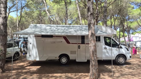 Leie Mobilhome – Prachtige 4p Roller Team semi-integrated uit 2020