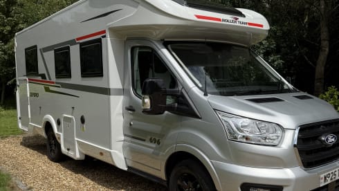 Safari – 4 berth Roller Team semi-integrated from 2025