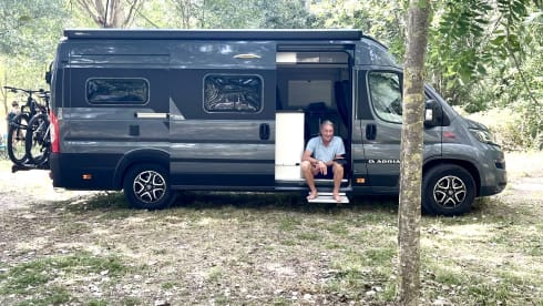 Tiny – Camping-car Adria Mobil 2 personnes à partir de 2026