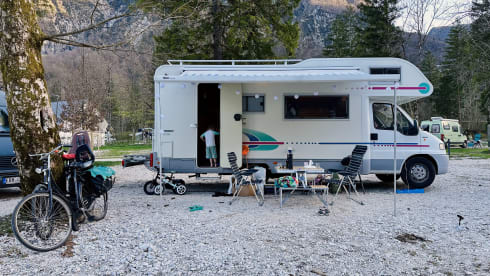 Amigo – 7p Adria Mobil alcove from 2002