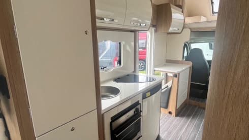 BRYONY – 6 berth Roller Team auto roller 746 