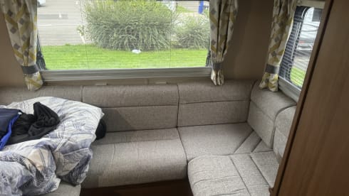 carrie the camper  – modern 6 berth camper 4 belts start your adventure now 