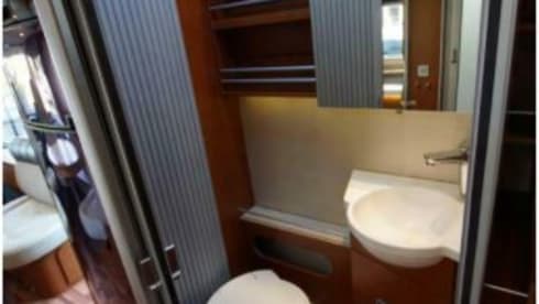 zeer luxe Hymer Integraal camper voor 4-5 personen met Airco