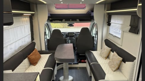 TRAVELKEES De Ruimste camper op de markt nu nieuw in de verhuur!  – Nieuw in de verhuur! Chauson 640 titanium premium nagenoeg nieuw! 