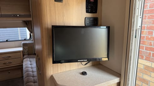 Our Molly – 6 berth Peugeot alcove from 2015