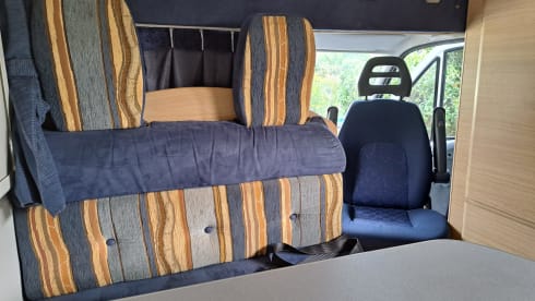 Spacious 6-person. family camper complete