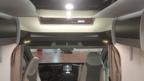Tradate Camper – Challenger 4 posti automatico