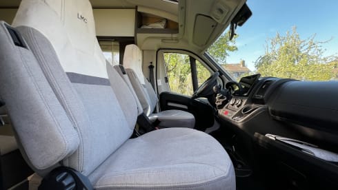 21 LMC 660 G – 22 LMC Tourer H660G 2 person Camper