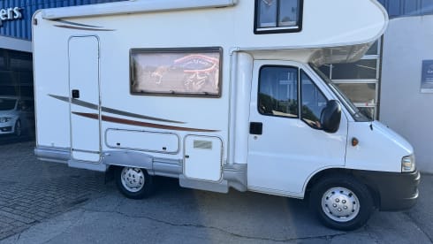 Sharky – 4p Ford Westfalia bus 