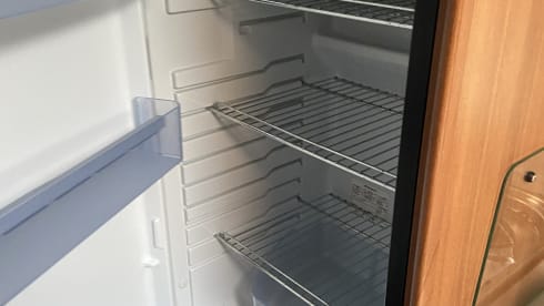 Very spacious LMC Camper with fully automatic hydraulics level system