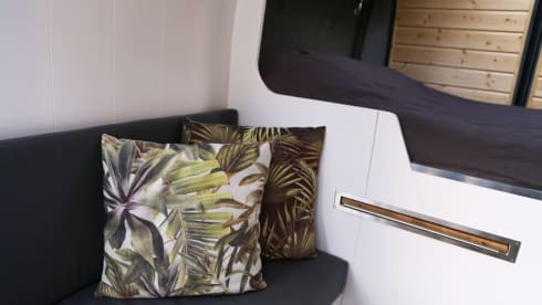 Jan – Jan │ Citroën Jumper 2 person camper bus