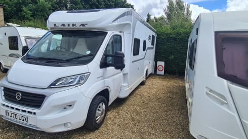 Beatrix – 2021  Laika Kosmo 509 4 berth coach built semi-integrated