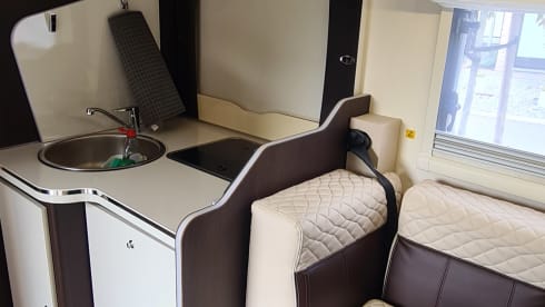 Mc Luis Sovereign – 4p Ford semi-integrated from 2023