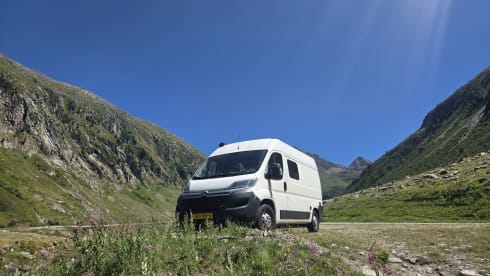 Ragnar – Votre camping-car confortable avec des lits transversaux spacieux et un look naturel !