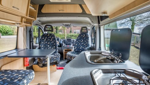 De Klaproos – Luxury 2-person camper with spacious fixed double bed!
