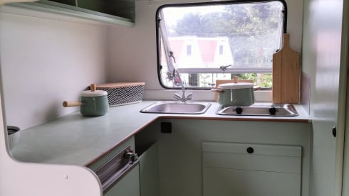 Atmospheric 5-person camper including bedding