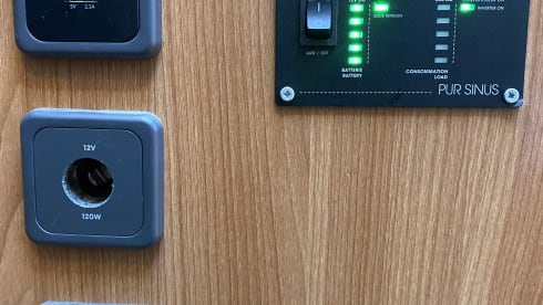 Cel4night – 7-seater overcab motorhome