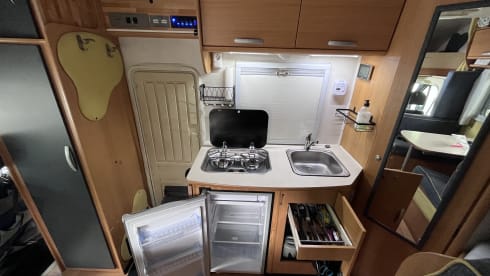 Luxurious neat family camper, 6 seats + belt, fully furnished