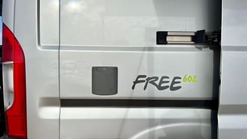 Freeda – Luxury off-grid Hymer (4p) roof tent