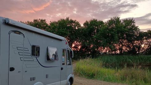 Dormouse – Hymer B508 CL Fully Integrated Motorhome