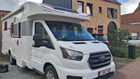 Luxury 4p Ford Kronos Roller Team 2021 for rent – Travel in comfort!