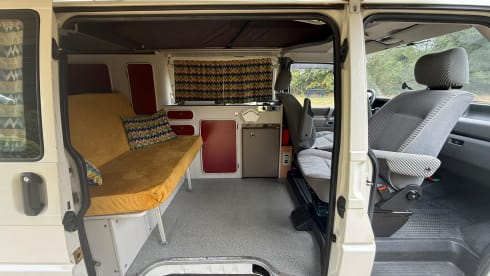 het witte schaap – 4-person Volkswagen campervan from 1997