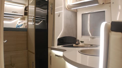 MOOIE CAMPER – > Almost new, Luxury, Complete, Camper for 2-4p