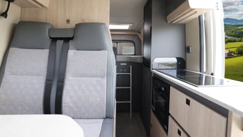 68 – Campervan Autotrail Expedition 68 a 4 posti letto, disponibile dal 2026.