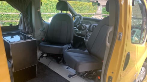 PeiPei – 3/4 seater Renault Trafic from 2003