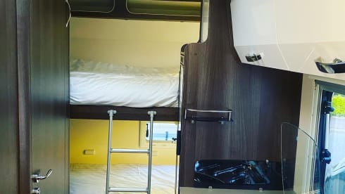 Movie Motorhome – 6 berth Ford zefiro motorhome 