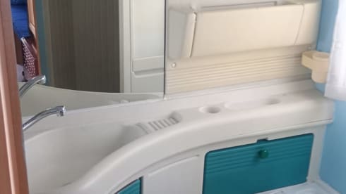 Cristian  – Camper mansardato funzionale spazioso e comodo