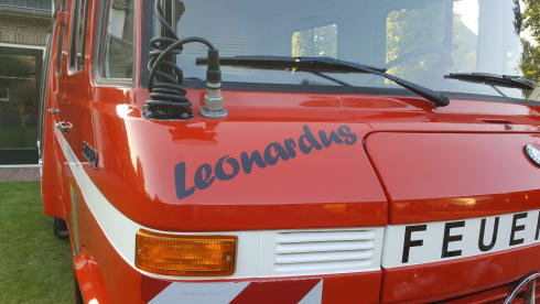 Leonardus – Leonardus - fire brigade camper Mercedes 4-p