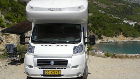 Spacious and complete camper for a nice price